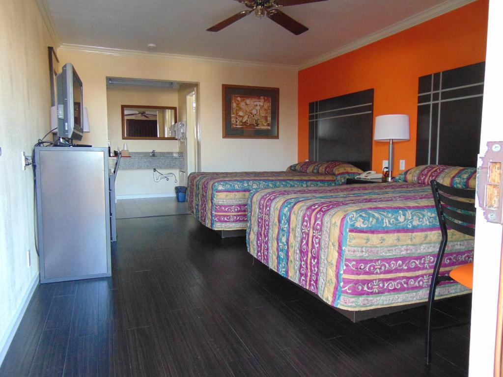 Heart Of Texas Motel Austin Room photo
